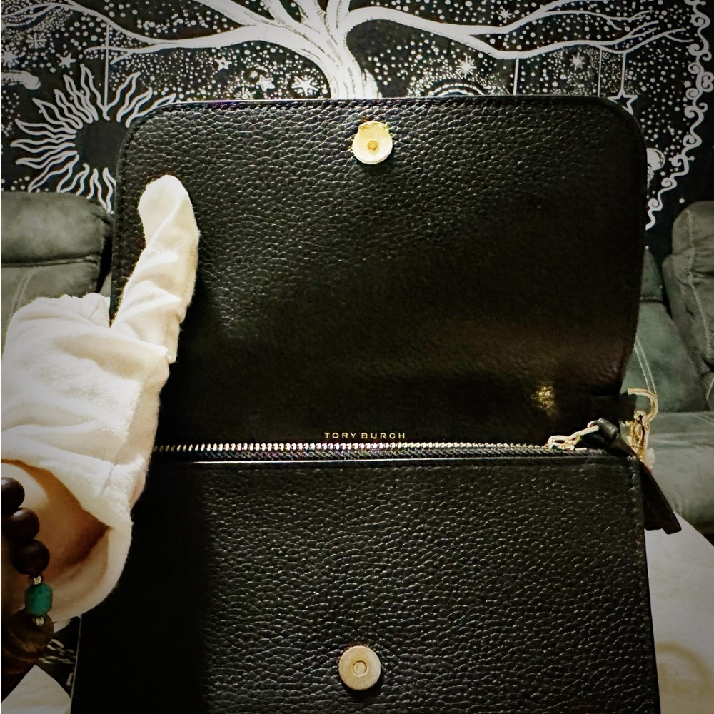 Tory Burch Elegant Black Leather Crossbody Bag - Picture 10 of 17